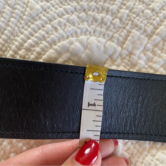 Yves Saint Laurent black leather buckle belt - Picture 7 of 7